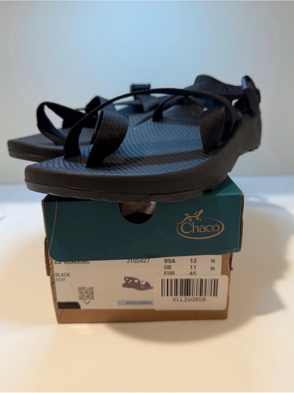 Chaco Men's Zcloud Solid Black Sandals
Size 12 New in Box